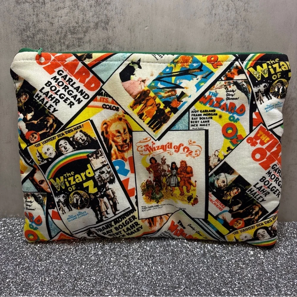 Vintage 1990’ Wizard of Oz Print Cosmetic Bag - Multicolor 8x10 pre`owned